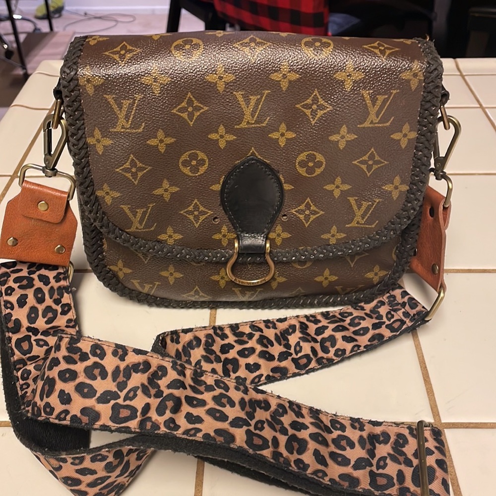 *SALE*💯Authentic💯Louis Vuitton Saint Cloud GM🖤
